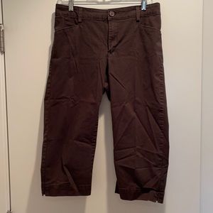 Women’s Levi Brown Capris